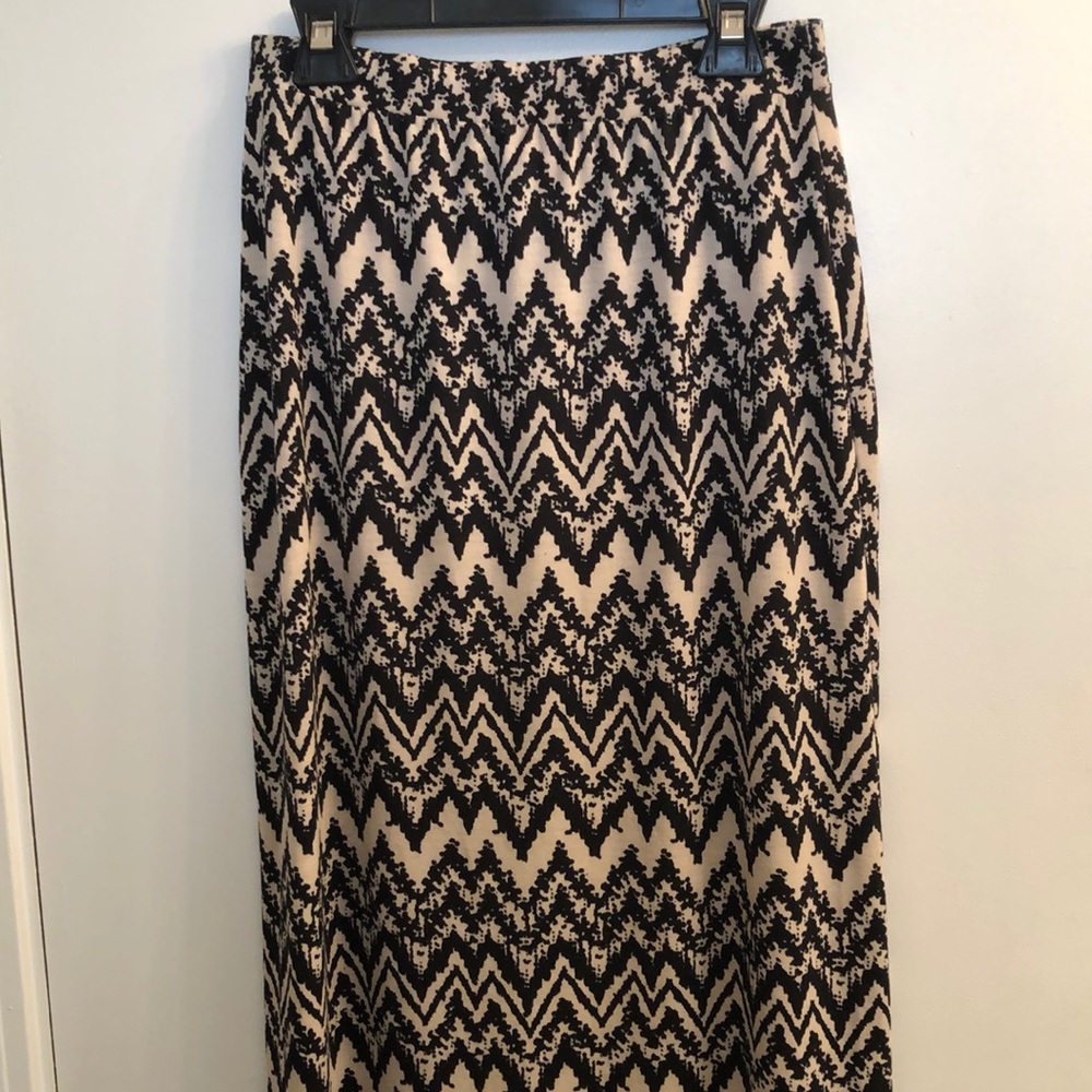Sale 🎈3/$20 NWOT Mix & Co Maxi Skirt size M